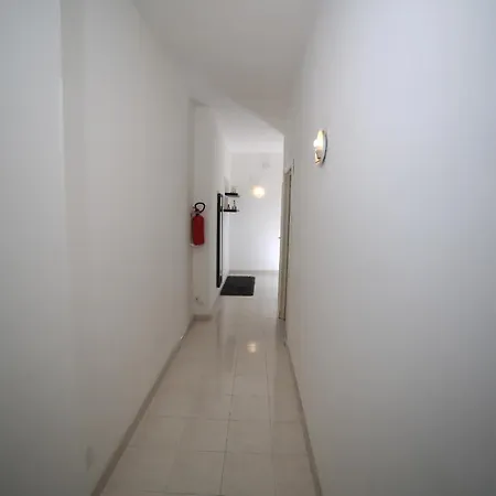 אכסניה Cozyneat Hub *