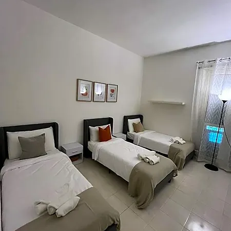 Cozyneat Hub אכסניה