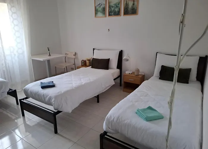 Cozyneat Hub Hostel *