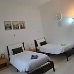 Cozyneat Hub אכסניה *